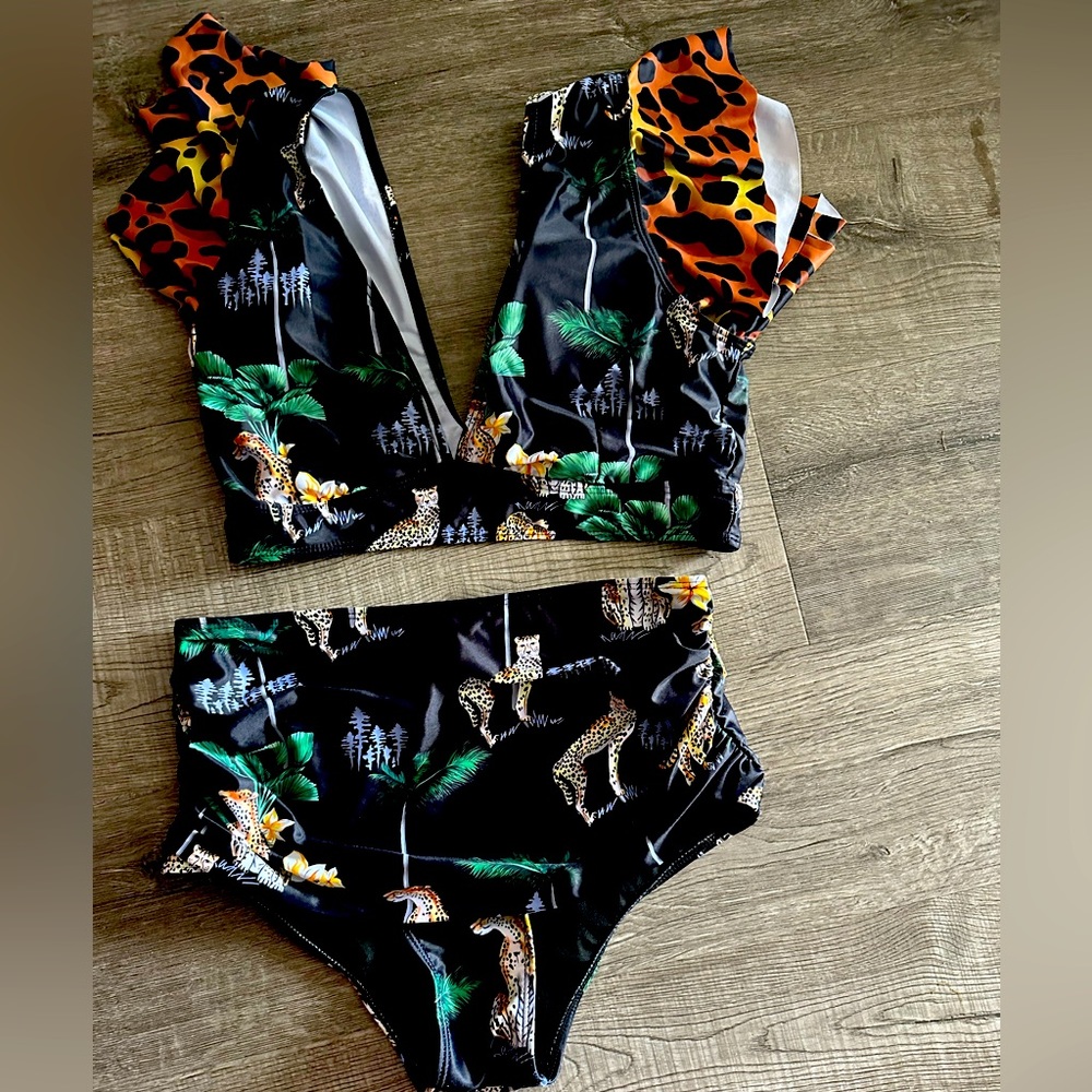 High waisted bikini!! Jungle